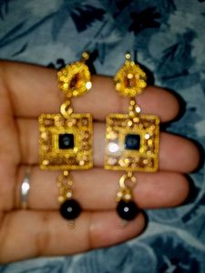 Vintage Black &amp; Gold Drop Earrings