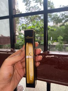 Its an Mascara Of Neckline