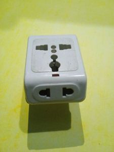 A 3 Pin Socket
