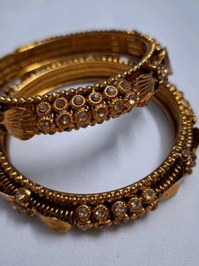 Golden Bangle Set of 2 bangles for 80rs ✨️✨️✨️