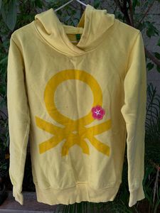 Benetton branded Hoodie Sweater💛