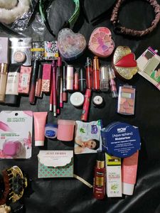 Mixed Makeup Lot (2 products with two freebies