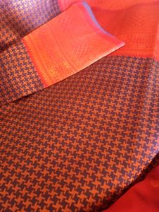 Elegant Houndstooth Saree With Attached Blouse