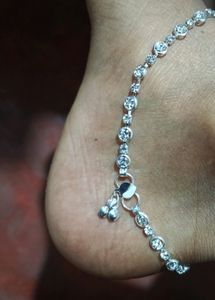 2 Anklet