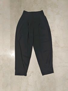Trendy Black Trousers With Stretchable Waist