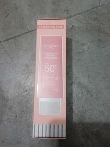 Dot &amp; Key Watermelon Cooling Sunscreen + Freebie