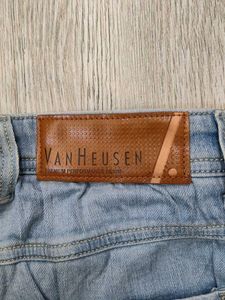 Ma2464 Van Heusen jeans waist 30 inches