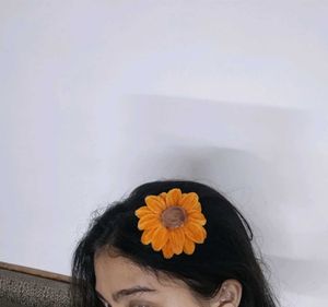 Sunflower Pipe Cleaner Hairclip