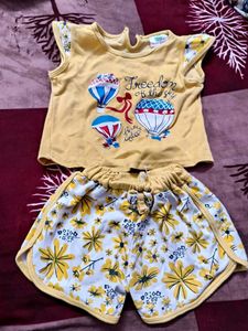 Cute Balloon Tee & Floral Shorts Set