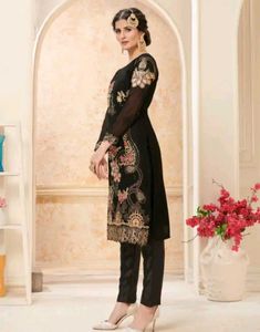 Elegant Purple Embroidered Pakistani Suit And Dupa