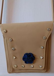 Beige Sling Bag👜