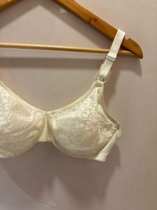 Elegant under wire push up Bra