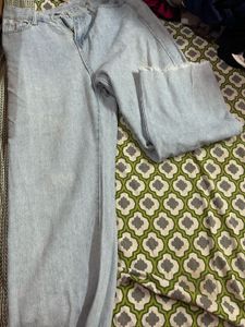 Light Wash Frayed Hem Jeans