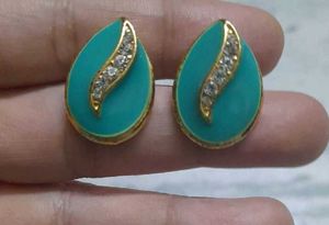 Fluorescent Green Studs