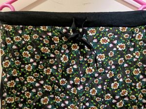 Floral Print Women&#39;s Shorts 2 Nos