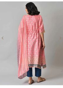 Elegant Pink Kurta with Stylish Design