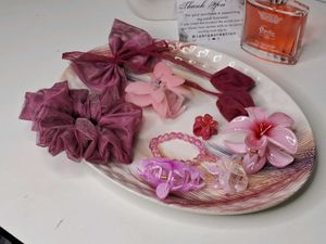 Combo Of 8 Pcs Hair Accessories 😍