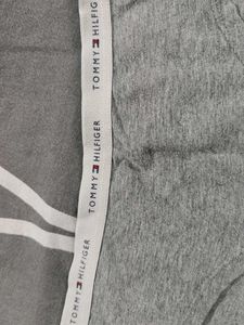Tommy Hilfiger - 32