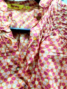 🌸 Soft Floral Button-Down Top