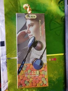 Plaza Headphones Standerd Quality. 1pec