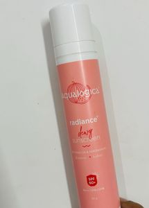Aqualogica radiance plus Dewy sunscreen