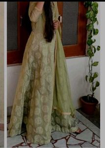 Manyawar Mohey Gown