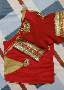 Breathtaking Red Saree+Beautiful Adjustable Blouse