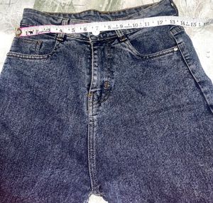 Combo Blue Levi’s jeans  And Grey Mom Jean