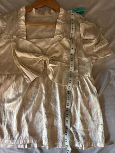 Beautiful Top With Bow Details