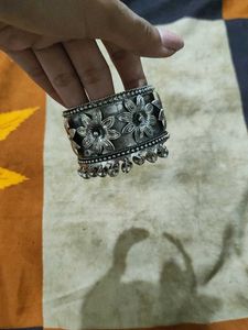 Oxidised Handcuff