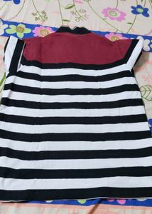 Mens Half Sleeves Polo Neck Striper Tshirt