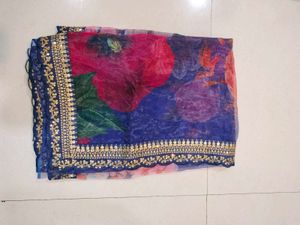 Floral Print Embellished Saree 🥻