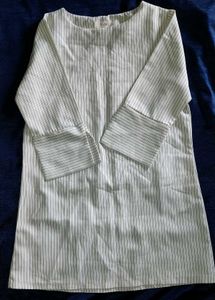 A kurta-like-Dress.A white Stripes Dress
