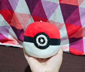 Pokemon Pokeball Plush