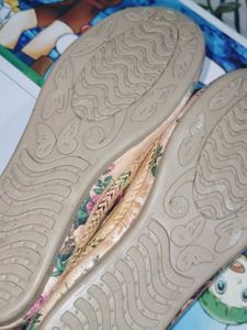 Floral Embroidered Slip-On Naagre Jutti
