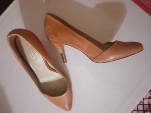 Aldo Solid Tan Pumps/heels