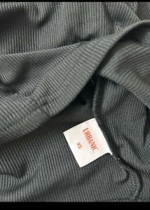 Urbanic off-sleeve Top