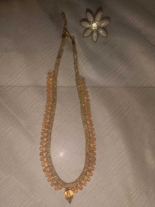 elegant gold necklace designs, from modern styles