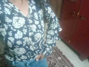 It&#39; An Top Flowral Print With Chinched Sleaves