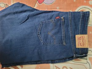 Levi&#39;s Dark Wash Jeans