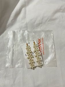 Urbanic Floral Pearl Hair Clips