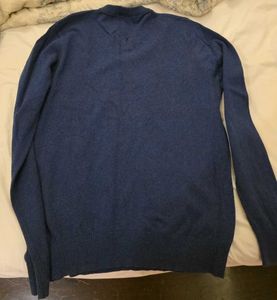 Men&#39;s Blue V-Neck Sweater