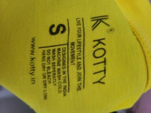 Yellow Daisy Graphic Tee