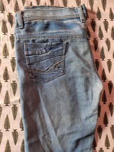 Lightly Washed Knee Length Mid Waist Jeans