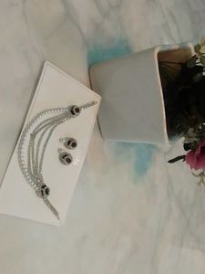 Stone And Pearls Necklace With Earings
