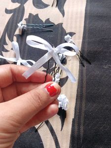 black bobby pin