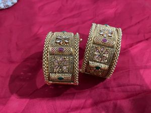Wedding wear, shining bangle