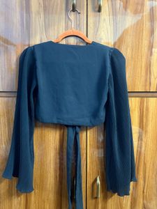 Chic Black Tie-Front Crop Top