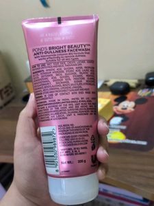Pond&#39;s Bright Beauty Facewash