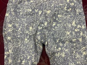 Floral Print Cropped Pants